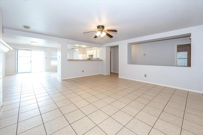 Building Photo - 3227 Lantern Bay Ln