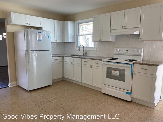 Primary Photo - 2 br, 1 bath House - 166 Linden Ave