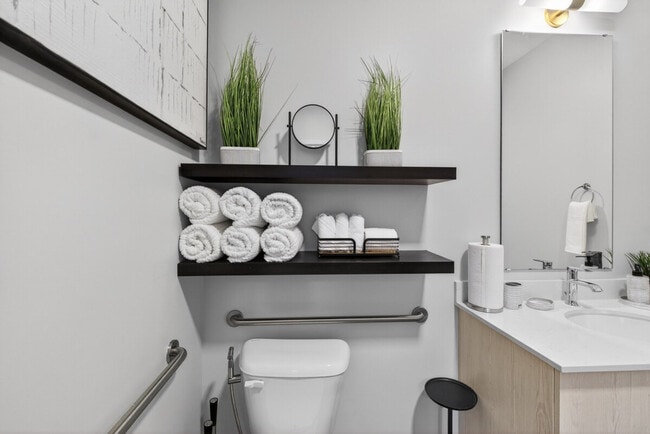 Building Photo - 1424 N Park Pl