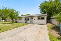 Building Photo - 315 Mimosa St