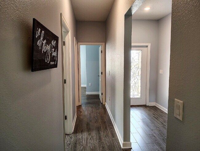 Building Photo - "Resort-Style Living in Davenport: Spacious 4-Bedroom Home with Solar Panels, Internet Included &...