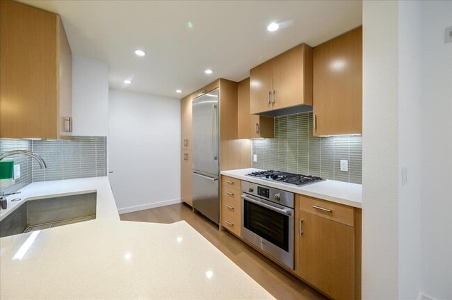 Building Photo - 2655 Bush St