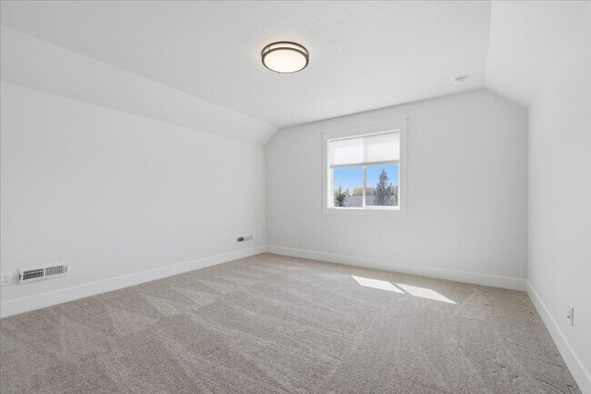 Building Photo - Heart of Eagle 3 Bed 2.5 Bath