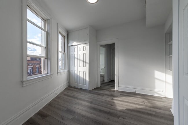 Building Photo - 4913 Yew St