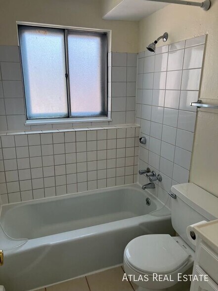 Building Photo - 2840 Montebello Dr W