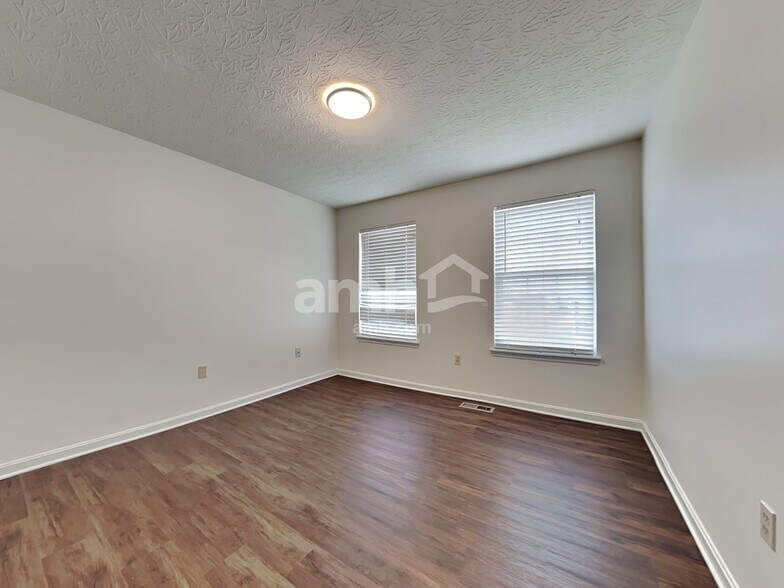 Building Photo - 10320 Fredricksburg Rd