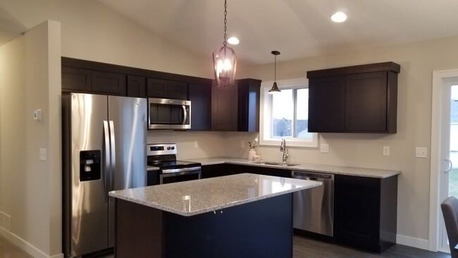 Building Photo - Single Family Home - Great location!