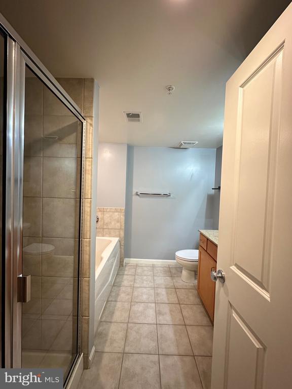 Building Photo - 2220 Fairfax Dr