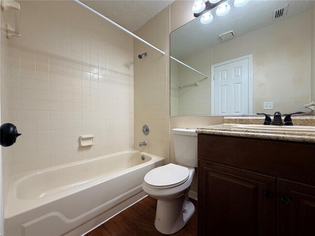 Building Photo - 3220 Oak Lawn Pl