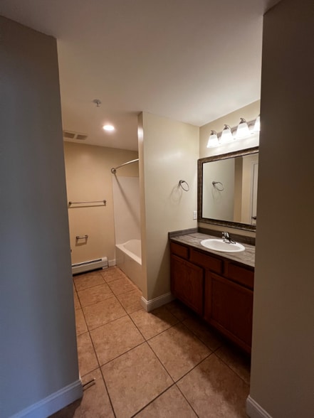 Building Photo - 9 Jenna Ln