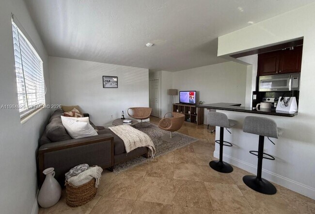 Building Photo - 2185 NE 123rd St