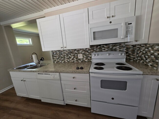 Building Photo - 4007 Glenhurst Ave