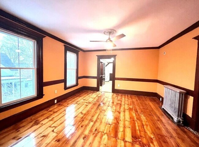 Building Photo - 53 Messer St