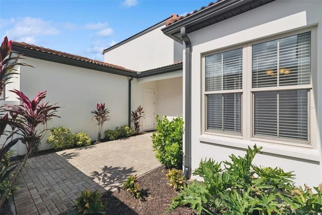 Building Photo - 8884 Bismarck Palm Dr