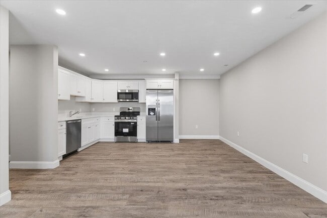 Building Photo - 202 Central St