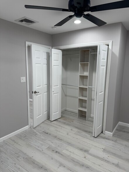 Building Photo - 18 Fairwood Ln