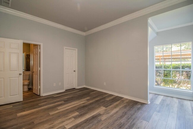 Building Photo - COMING SOON! Recently Renovated 1-Bedroom ...
