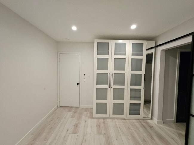 Building Photo - Chandler Properties