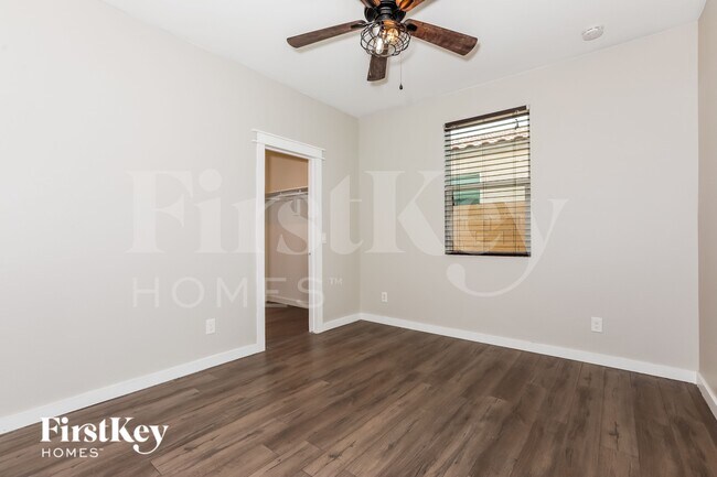 Building Photo - 732 Carlsbad Dr