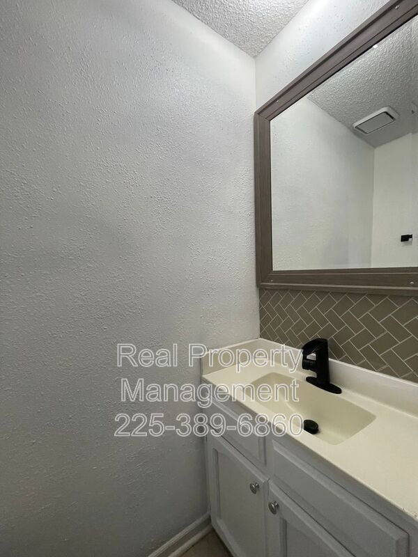 Building Photo - 1511 Cristy Dr