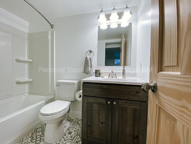 Building Photo - 1610 2nd St N