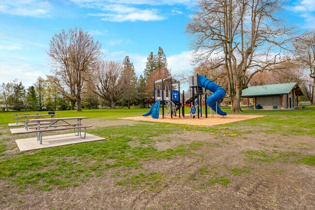 Building Photo - 1517 Hovel Rd