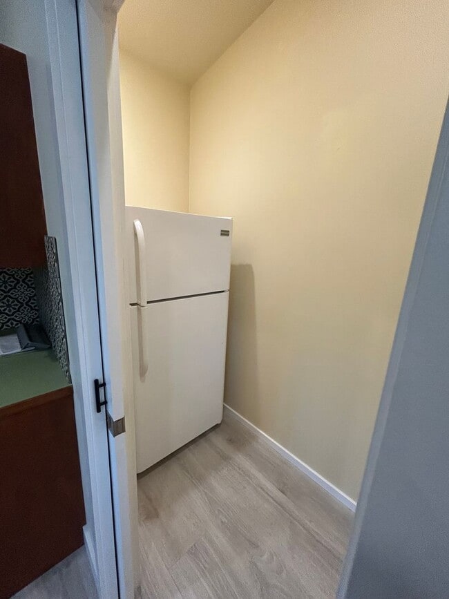 Building Photo - 2 Bedroom | 2 Bathroom Upstairs Duplex