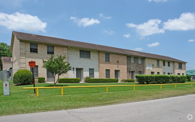 Building Photo - Laurel Square Townhomes