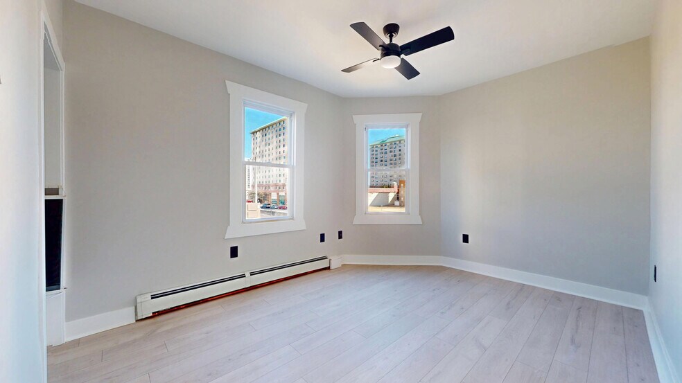Building Photo - 203 S Metropolitan Ave