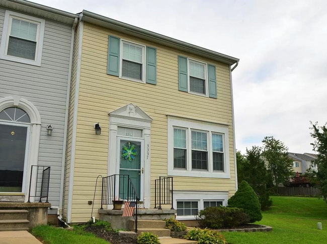 Building Photo - End of Group Townhome, with Finished Basement, in Abingdon