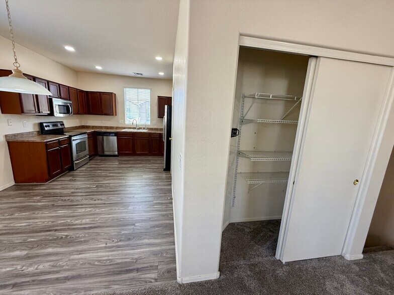 Building Photo - 5220 W Burton Dr