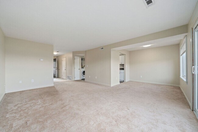 Building Photo - 51 Cottonwood Dr