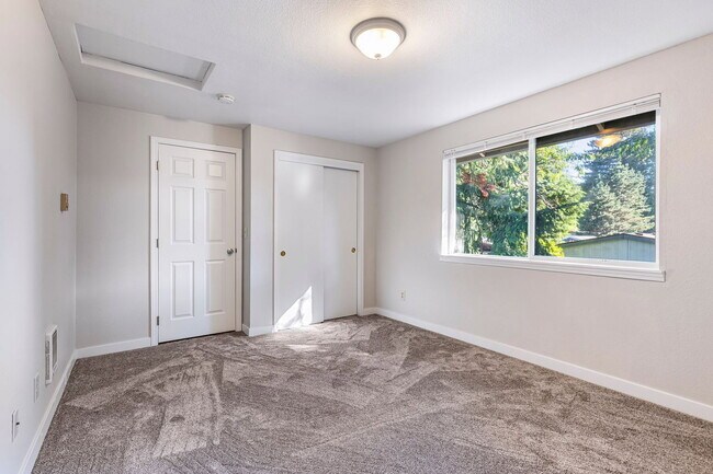 Building Photo - 17442 SE 82nd Dr