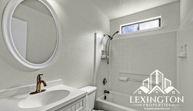 Building Photo - Stunning, 3-Bedroom, 2-Bathroom Home in Antelope!