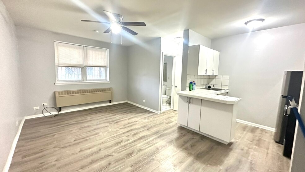 4031 Kenmore unit 105 - 4031 N Kenmore Apartments