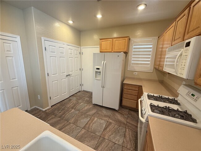 Building Photo - 2520 Chasma Dr