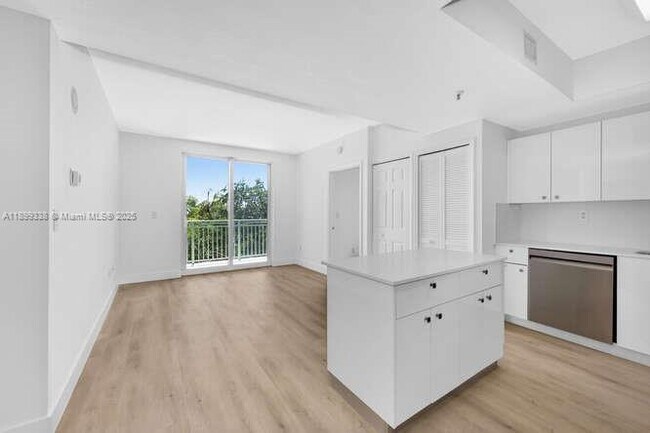 Building Photo - 3500 Coral Wy