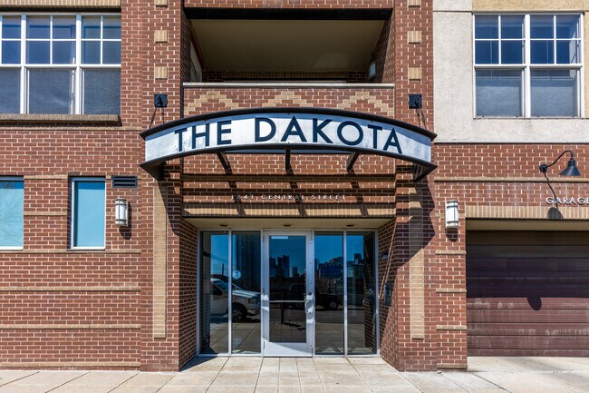 Building Photo - 1441 Central St