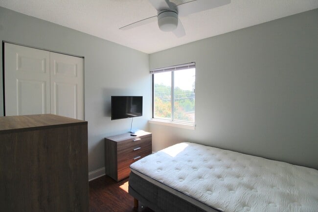 Building Photo - 1342 Hunters Rd