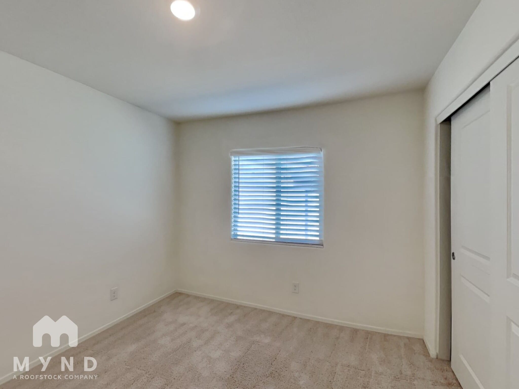 Building Photo - 282 S Oak St