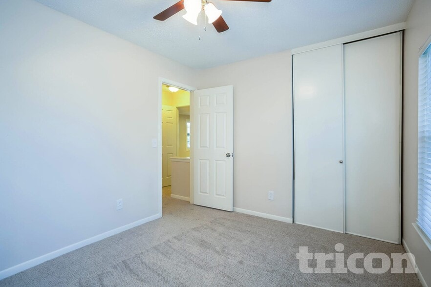 Building Photo - 18139 Lake Bend Dr