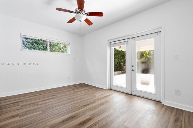 Building Photo - 2350 SW 26th St