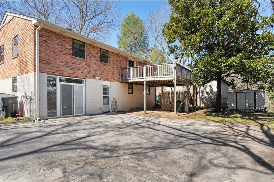 Building Photo - 3703 Valley Ridge Dr