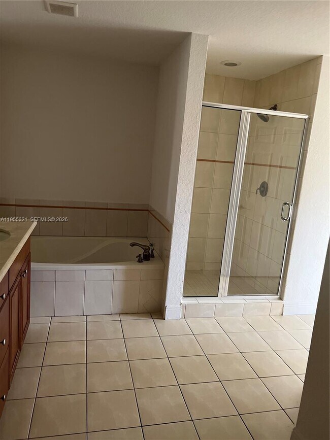 Building Photo - 107 Mendoza Ave