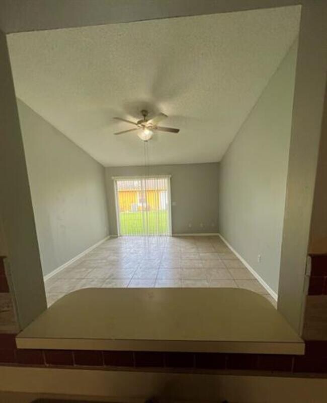 Building Photo - 14 Sandalwood Ct