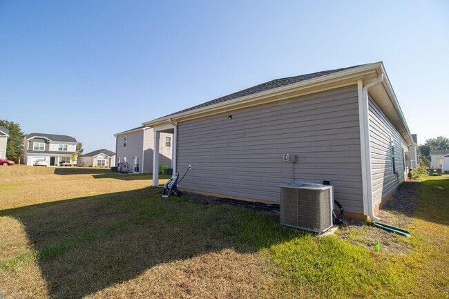 Building Photo - 410 Middlebury Ln