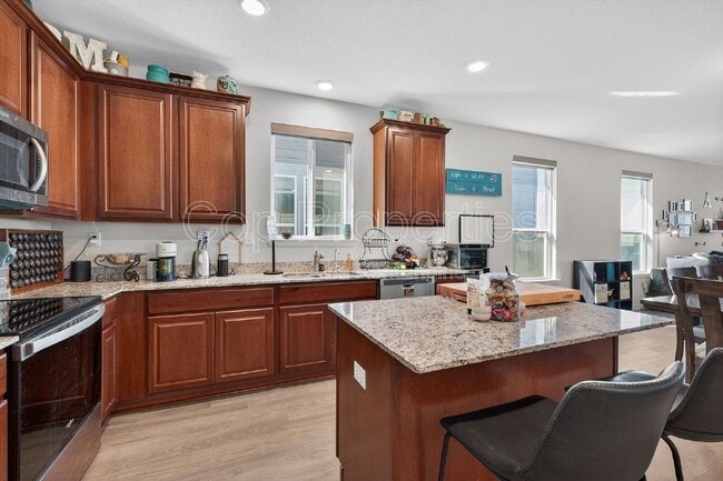 Building Photo - 7001 Lions Pk