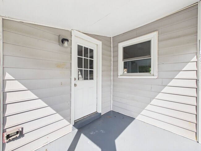 Building Photo - 1124 Hollister Ave
