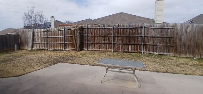 Building Photo - Summerfields Beauty: Oversized Kitchen + Flex 4th Bedroom