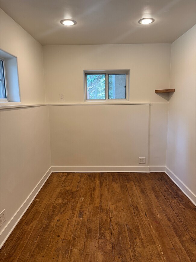 Building Photo - 1440 Old Topanga Canyon Rd